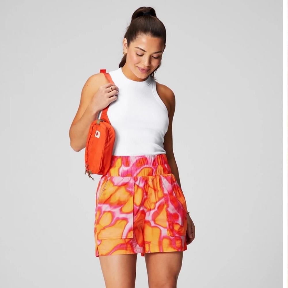 NEW Fabletics Ultra High-Waisted Piped Nylon Short